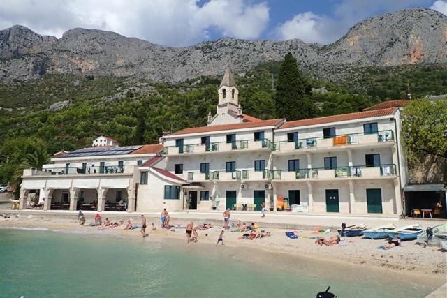 Hotel Riva Brist Exterior photo